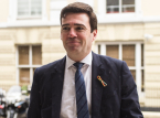 &Eta; &upsilon;&pi;&omicron;&sigma;&tau;ή&rho;&iota;&xi;&eta; &tau;&eta;&sigmaf; &Beta;&rho;&epsilon;&tau;&alpha;&nu;ί&alpha;&sigmaf; &pi;&rho;&omicron;&sigmaf; &tau;&eta;&nu; &Omicron;&upsilon;&kappa;&rho;&alpha;&nu;ί&alpha; &laquo;&pi;&alpha;&rho;&alpha;&mu;έ&nu;&epsilon;&iota; &alpha;&kappa;&lambda;ό&nu;&eta;&tau;&eta;&raquo;, &lambda;έ&epsilon;&iota; &omicron; &nu;έ&omicron;&sigmaf; &pi;&rho;&omega;&theta;&upsilon;&pi;&omicron;&upsilon;&rho;&gamma;ό&sigmaf; &epsilon;&nu;ό&psi;&epsilon;&iota; &tau;&eta;&sigmaf; &epsilon;&pi;ί&sigma;&kappa;&epsilon;&psi;&eta;&sigmaf; &Zeta;&epsilon;&lambda;έ&nu;&sigma;&kappa;&iota;.
