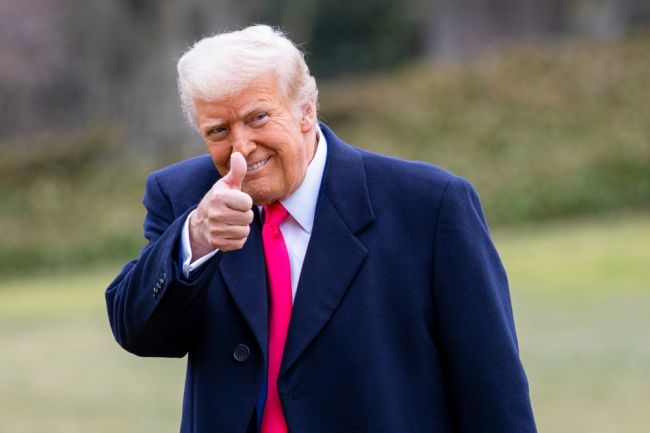 Νεκρός ο Τραμπ; Το διαδίκτυο χάνει το μυαλό του