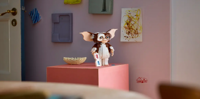 Η LEGO γιορτάζει τα Gremlins του Joe Dante με ένα σετ Gizmo που ποζάρει