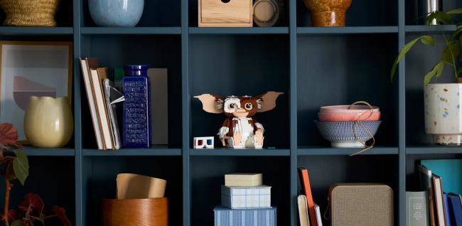 Η LEGO γιορτάζει τα Gremlins του Joe Dante με ένα σετ Gizmo που ποζάρει