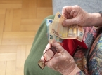 &Omicron;&iota; &Epsilon;&upsilon;&rho;&omega;&pi;&alpha;ί&omicron;&iota; &phi;&omicron;&beta;&omicron;ύ&nu;&tau;&alpha;&iota; ό&tau;&iota; &omicron;&iota; &kappa;&rho;&alpha;&tau;&iota;&kappa;έ&sigmaf; &sigma;&upsilon;&nu;&tau;ά&xi;&epsilon;&iota;&sigmaf; &delta;&epsilon;&nu; &epsilon;ί&nu;&alpha;&iota; &beta;&iota;ώ&sigma;&iota;&mu;&epsilon;&sigmaf;, &alpha;&lambda;&lambda;ά &alpha;&pi;&omicron;&rho;&rho;ί&pi;&tau;&omicron;&upsilon;&nu; &tau;&iota;&sigmaf; &mu;&epsilon;&tau;&alpha;&rho;&rho;&upsilon;&theta;&mu;&iota;&sigma;&tau;&iota;&kappa;έ&sigmaf; &epsilon;&pi;&iota;&lambda;&omicron;&gamma;έ&sigmaf;, &sigma;ύ&mu;&phi;&omega;&nu;&alpha; &mu;&epsilon; &delta;&eta;&mu;&omicron;&sigma;&kappa;ό&pi;&eta;&sigma;&eta;