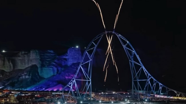 Το ψηλότερο, ταχύτερο και μακρύτερο τρενάκι του λούνα παρκ στον κόσμο ανοίγει επίσημα αύριο: πρώτο επίσημο POV