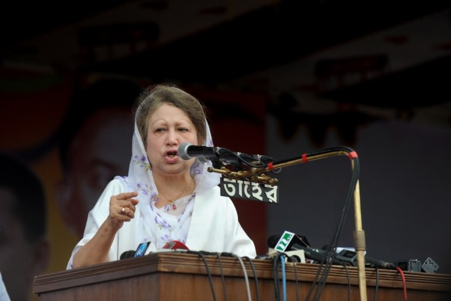 Η Khaleda Zia, η πρώτη γυναίκα πρωθυπουργός του Μπαγκλαντές, πέθανε σε ηλικία 80 ετών