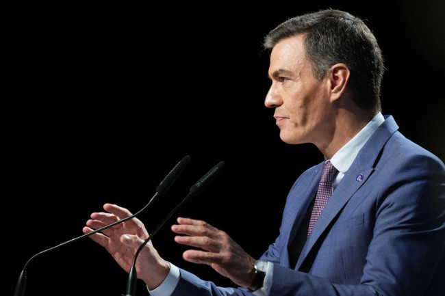 Ο Sánchez στέκεται σταθερά ενάντια στους τεχνολογικούς γίγαντες σχετικά με την απαγόρευση των μέσων κοινωνικής δικτύωσης: «Δεν θα επηρεαστούμε από τους ολιγάρχες της τεχνολογίας»