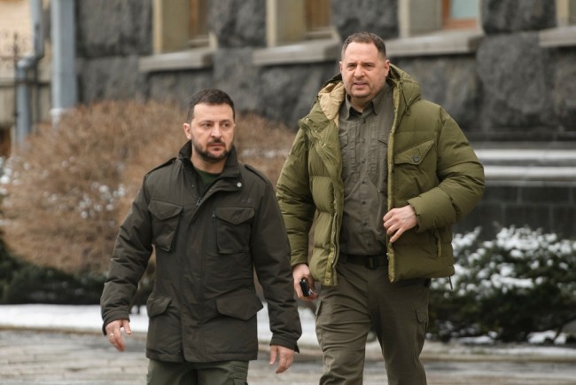 Η ουκρανική αστυνομία κατά της διαφθοράς ερευνά το σπίτι του κορυφαίου βοηθού του Ζελένσκι