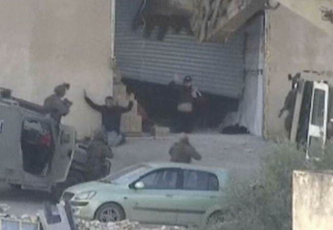 Βίντεο δείχνει τις ισραηλινές δυνάμεις να πυροβολούν Παλαιστίνιους νεκρούς λίγες στιγμές μετά την παράδοση