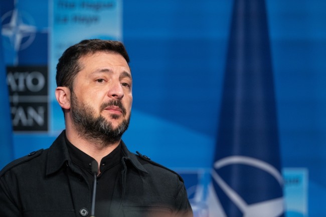 Ο Ζελένσκι σηματοδοτεί την ετοιμότητά του να παραιτηθεί μετά τον πόλεμο