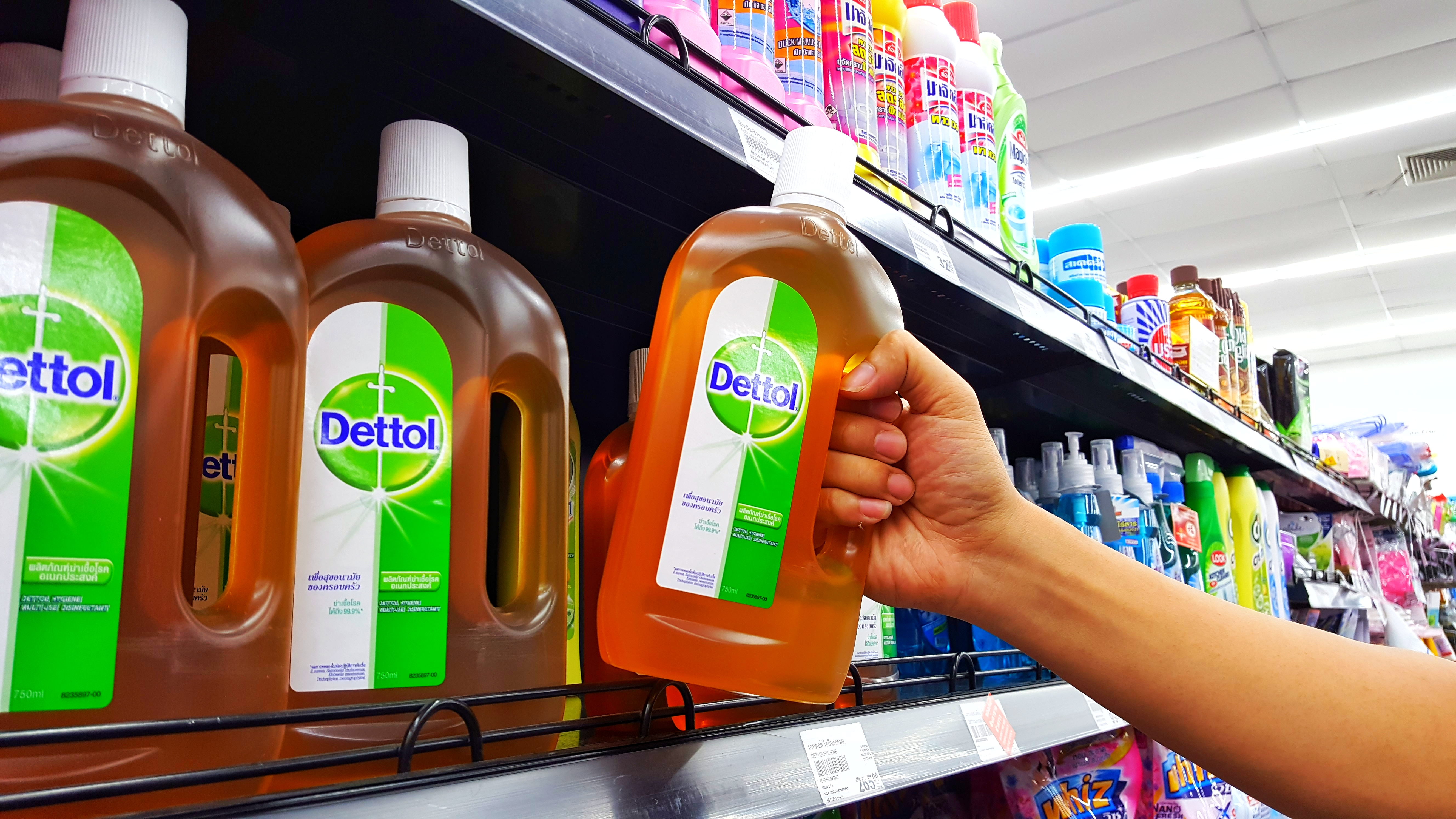 Η Dettol ζητά συγγνώμη καθώς ζητείται νέα διαφήμιση για αντικειμενοποίηση των γυναικών