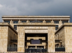 &Eta; &Kappa;&omicron;&lambda;&omicron;&mu;&beta;ί&alpha; &sigma;&eta;&mu;&alpha;&tau;&omicron;&delta;&omicron;&tau;&epsilon;ί 40 &chi;&rho;ό&nu;&iota;&alpha; &alpha;&pi;ό &tau;&eta;&nu; &pi;&omicron;&lambda;&iota;&omicron;&rho;&kappa;ί&alpha; &tau;&omicron;&upsilon; &Pi;&alpha;&lambda;&alpha;&tau;&iota;&omicron;ύ &tau;&eta;&sigmaf; &Delta;&iota;&kappa;&alpha;&iota;&omicron;&sigma;ύ&nu;&eta;&sigmaf;, έ&nu;&alpha; &alpha;&pi;ό &tau;&alpha; &pi;&iota;&omicron; &sigma;&kappa;&omicron;&tau;&epsilon;&iota;&nu;ά &kappa;&epsilon;&phi;ά&lambda;&alpha;&iota;&alpha; &sigma;&tau;&eta;&nu; &iota;&sigma;&tau;&omicron;&rho;ί&alpha; &tau;&eta;&sigmaf;