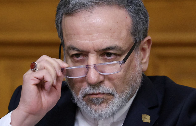 Ο Αμπάς Αρακτσί του Ιράν θέλει να ηγηθεί των πυρηνικών συνομιλιών μέσω «συνεχών και επίμονων διαπραγματεύσεων»