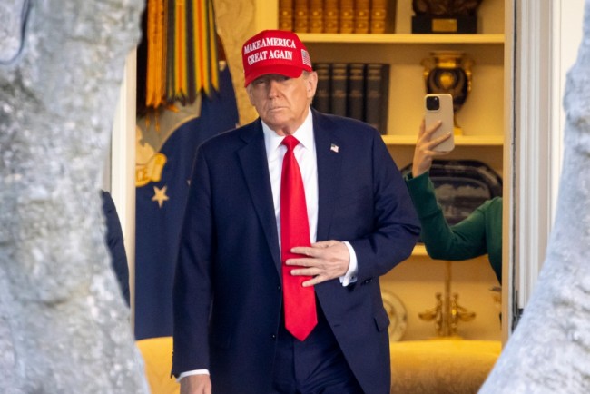 Ο Τραμπ επεκτείνει την ταξιδιωτική απαγόρευση των Ηνωμένων Πολιτειών σε επτά ακόμη χώρες, συμπεριλαμβανομένης της Συρίας