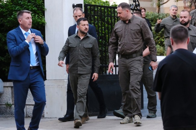 Ο κορυφαίος βοηθός του Ζελένσκι παραιτείται μετά από έρευνες κατά της διαφθοράς στο σπίτι του