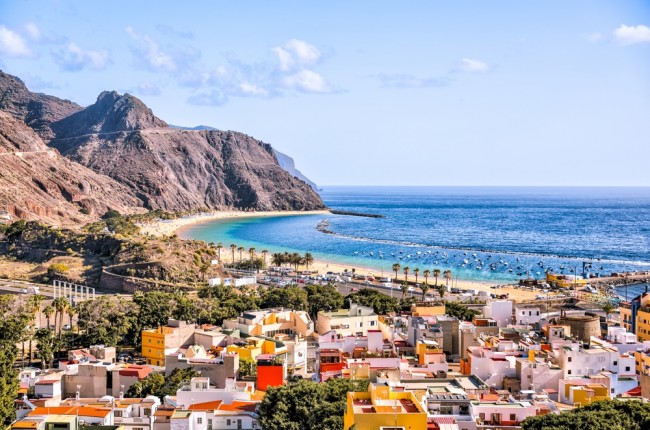Η κυβέρνηση των Καναρίων Νήσων προσπαθεί να αποτρέψει το πλοίο όπου ξεκίνησε το ξέσπασμα του ιού hantavirus να ελλιμενιστεί στις ακτές τους