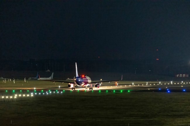 Η Λιθουανία κλείνει το αεροδρόμιο του Βίλνιους και τα σύνορα με τη Λευκορωσία μετά την είσοδο αγνώστων αντικειμένων στον εναέριο χώρο