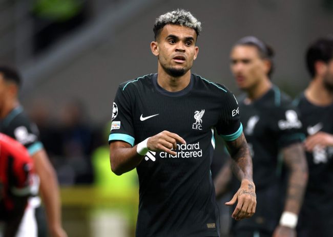 Ο Luis Díaz αντιμετωπίζει αντιδράσεις επειδή έχασε την κηδεία του Diogo Jota, παρακολουθώντας μια εκδήλωση επιρροών