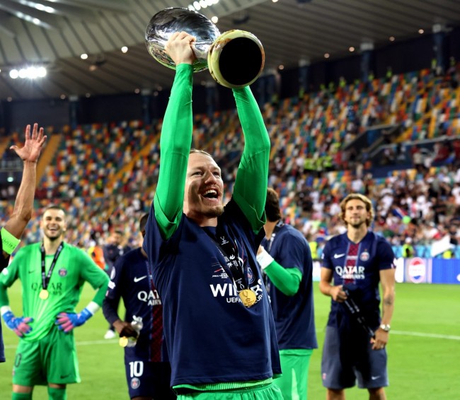 Ποιος είναι ο Ματβέι Σαφόνοφ, ο δεύτερος τερματοφύλακας της PSG και ήρωας του Διηπειρωτικού Κυπέλλου;