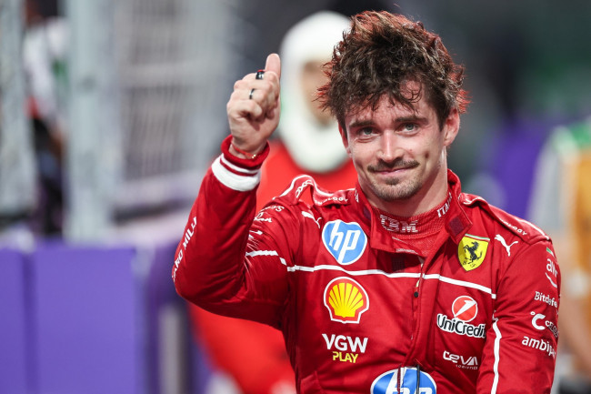 Ο Charles Leclerc κέρδισε το ταραχώδες Βρετανικό Grand Prix με τον Antonelli να μην καταφέρνει να σκοράρει ξανά