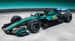 Η Aston Martin είναι η τελευταία ομάδα της F1 που αποκαλύπτει το νέο μονοθέσιο και η πιο αναμενόμενη από όλες