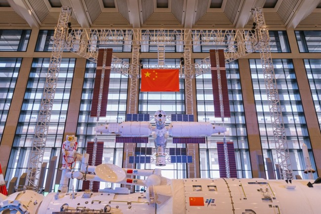 Ο Μασκ κάλεσε να βοηθήσει το πλήρωμα Shenzhou-20 της Κίνας αφού χτυπήθηκε από διαστημικά συντρίμμια