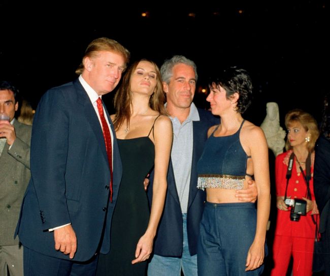 Το όνομα του Donald Trump εμφανίζεται στα ημερολόγια πτήσεων του Jeffrey Epstein