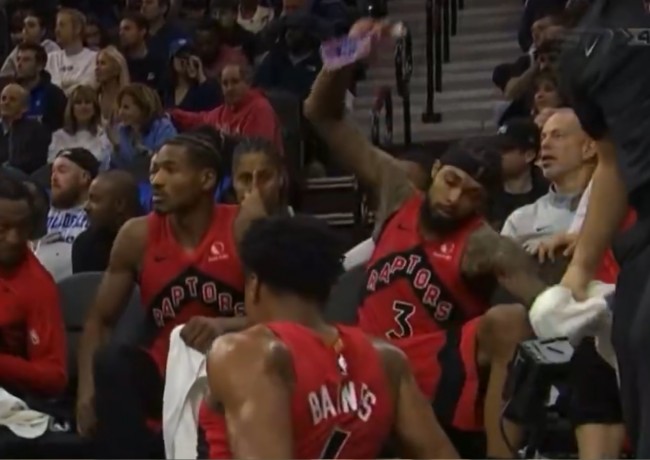 Ο Μπράντον Ίνγκραμ των Τορόντο Ράπτορς επιβλήθηκε πρόστιμο 25,000 δολαρίων επειδή πέταξε ένα μπουκάλι γεμάτο νερό