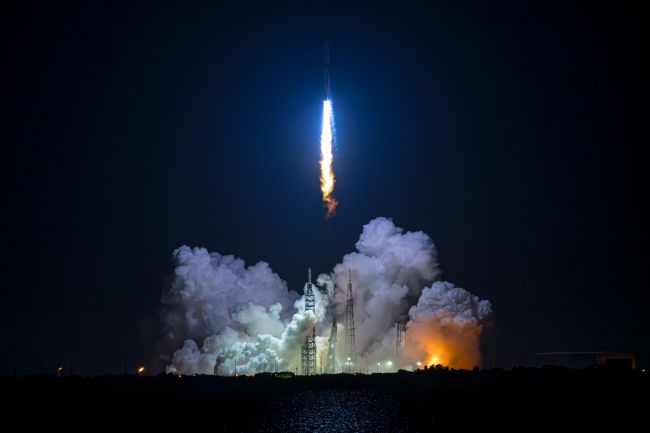 Το Blue Origin του Τζεφ Μπέζος γειώθηκε από το διάστημα