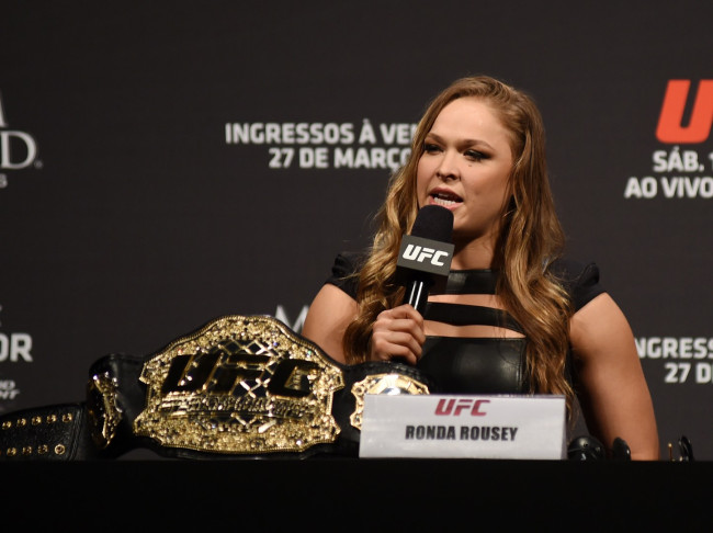 Η Ronda Rousey θα υποβληθεί σε περισσότερες ιατρικές εξετάσεις από το συνηθισμένο λόγω του ιστορικού διάσεισης της