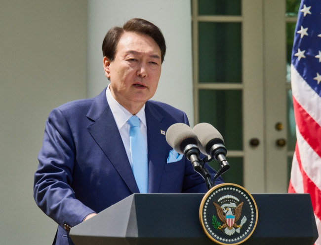 Δικαστήριο της Νότιας Κορέας καταδίκασε τον πρώην πρόεδρο Γιουν σε ισόβια για εξέγερση