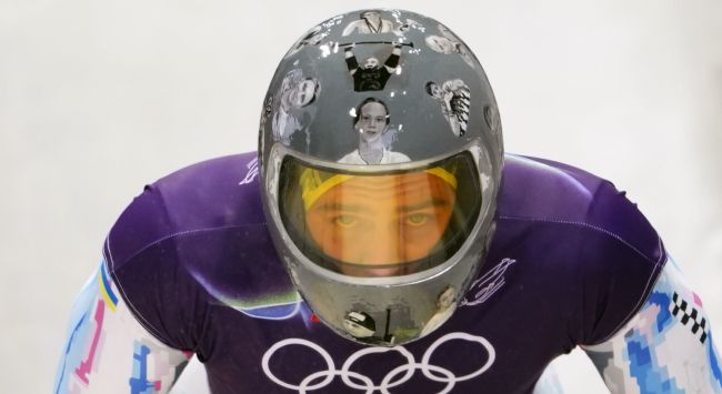 Η ΔΟΕ απαγορεύει στους Ουκρανούς Ολυμπιακούς να φορούν κράνος με φωτογραφίες αθλητών που σκοτώθηκαν από τη Ρωσία