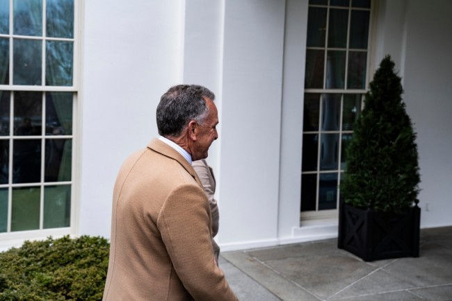 Απεσταλμένοι του Τραμπ φτάνουν στη Μόσχα για ειρηνευτικές συνομιλίες στην Ουκρανία