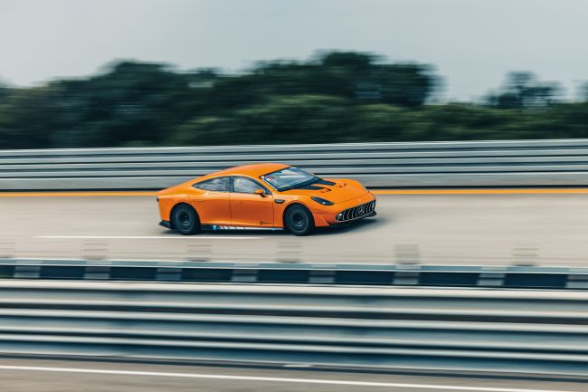 Το Mercedes-Benz Concept AMG GT XX μόλις οδήγησε σε όλο τον κόσμο σε λιγότερο από οκτώ ημέρες, σπάζοντας προηγούμενα ρεκόρ