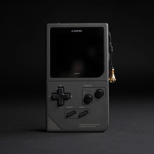 Η ModRetro κυκλοφόρησε μια νέα έκδοση του κλώνου Game Boy, η οποία συνδέεται με έναν Αμερικανό κατασκευαστή όπλων.