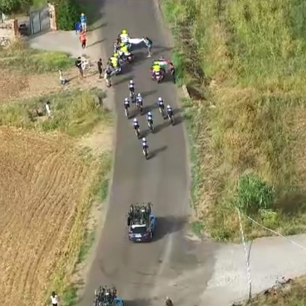 Φιλοπαλαιστίνιοι διαδηλωτές διαταράσσουν την ομάδα Israel-Premier Tech κατά τη διάρκεια της La Vuelta a España