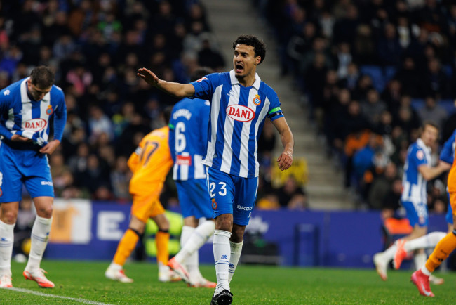 Το αντιρατσιστικό πρωτόκολλο ενεργοποιήθηκε στον αγώνα της LaLiga μεταξύ Έλτσε και Εσπανιόλ όταν ο Ράφα Μιρ προσέβαλε τον Ομάρ Ελ Χιλάλι