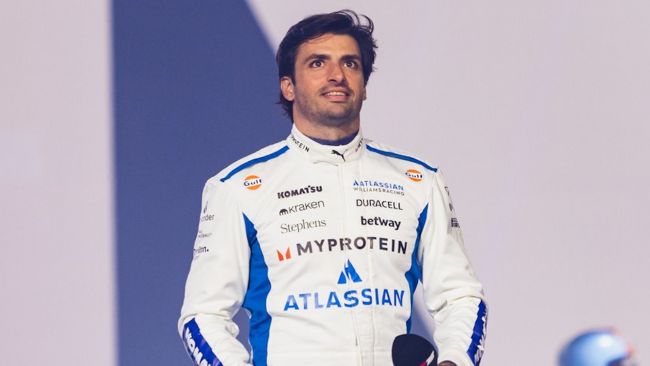 Ο Carlos Sainz υπογράφει πολυετή επέκταση συμβολαίου με τη Williams, γίνεται ένας από τους καλύτερα αμειβόμενους οδηγούς της F1