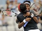 &Omicron;&iota; &alpha;&delta;&epsilon;&rho;&phi;έ&sigmaf; Williams &chi;ά&nu;&omicron;&upsilon;&nu; &tau;&omicron;&nu; &alpha;&gamma;ώ&nu;&alpha; &epsilon;&pi;&iota;&sigma;&tau;&rho;&omicron;&phi;ή&sigmaf; &tau;&omicron;&upsilon;&sigmaf; &sigma;&tau;&omicron; &delta;&iota;&pi;&lambda;ό &sigma;&tau;&omicron; Cincinnati Open