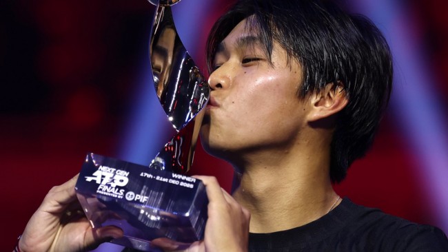 Ο 20χρονος Αμερικανός Learner Tien σηκώνει το τελευταίο τουρνουά ATP της χρονιάς