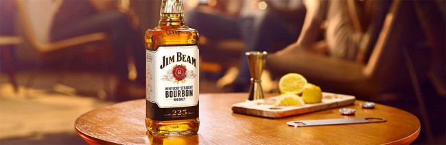 Η αγορά bourbon επιβραδύνεται απότομα και ο Jim Beam αναστέλλει την παραγωγή μέχρι το 2027