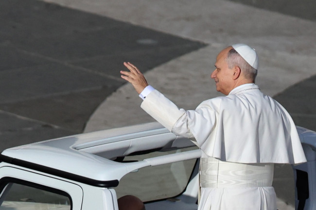 Ο Πάπας Λέων ορκίζεται να συνεχίσει να μιλάει κατά του πολέμου μετά την επίθεση του Τραμπ