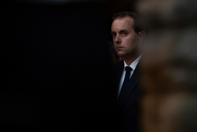 Η Γαλλία επισπεύδει τον προϋπολογισμό έκτακτης ανάγκης πριν από τα Χριστούγεννα για να αποτρέψει το κλείσιμο της κυβέρνησης μετά την κατάρρευση των συνομιλιών