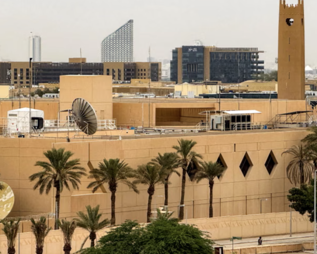 4η ημέρα σύγκρουσης: Ιρανικά μη επανδρωμένα αεροσκάφη έπληξαν την πρεσβεία των ΗΠΑ στο Ριάντ, το Ισραήλ στέλνει στρατεύματα στον Λίβανο