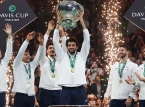&Tau;&omicron; &kappa;&alpha;&tau;ό&rho;&theta;&omega;&mu;&alpha; &tau;&eta;&sigmaf; &Iota;&tau;&alpha;&lambda;ί&alpha;&sigmaf; &sigma;&tau;&omicron; &tau;έ&nu;&iota;&sigmaf;: Threepeat &sigma;&tau;&omicron; Davis Cup, &epsilon;&pi;&alpha;&nu;ά&lambda;&eta;&psi;&eta; &sigma;&tau;&omicron; Billie Jean King Cup