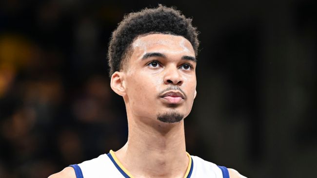 Ο Βίκτορ Γουεμπανιάμα επιστρέφει από τραυματισμό και ζαλίζει τους Θάντερ στα ημιτελικά του Κυπέλλου ΝΒΑ