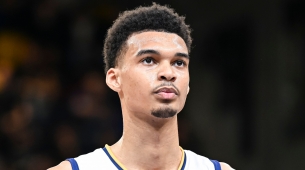 Ο Βίκτορ Γουεμπανιάμα επιστρέφει από τραυματισμό και ζαλίζει τους Θάντερ στα ημιτελικά του Κυπέλλου ΝΒΑ