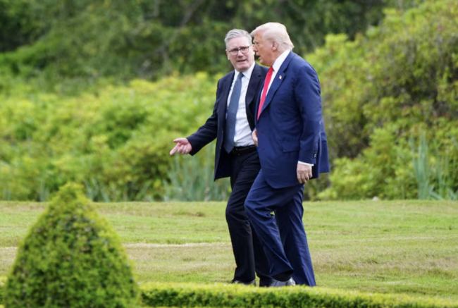 Ο Τραμπ λέει ότι είναι «λυπηρό να βλέπεις» τις σχέσεις ΗΠΑ-Ηνωμένου Βασιλείου να ξεφτίζουν για τα χτυπήματα στο Ιράν