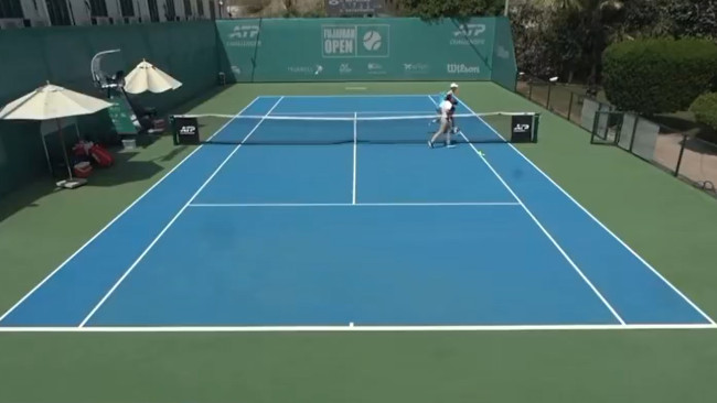 Το τουρνουά ATP Challenger εκκενώθηκε στα Ηνωμένα Αραβικά Εμιράτα με εκρήξεις να ακούγονται από μακριά