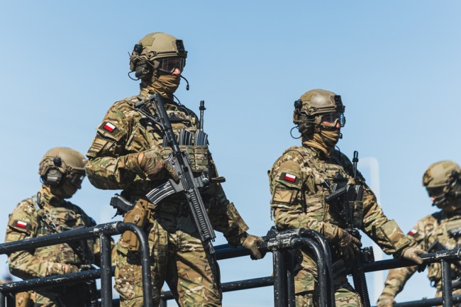 Ο πολωνικός στρατός παρεμβαίνει για να βοηθήσει στην προστασία βασικών τοποθεσιών του δικτύου ηλεκτρικής ενέργειας από τη ρωσική «κρατική τρομοκρατία»