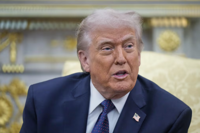 Ο Τραμπ λέει ότι το Πολεμικό Ναυτικό των ΗΠΑ θα μπορούσε να συνοδεύσει δεξαμενόπλοια μέσω των Στενών του Ορμούζ