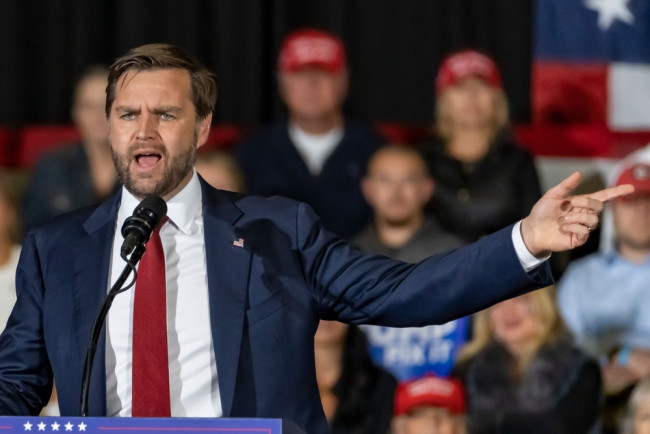 Ο Βανς επιμένει ότι ο Τραμπ «δεν θα επιτρέψει» έναν παρατεταμένο πόλεμο στο Ιράν