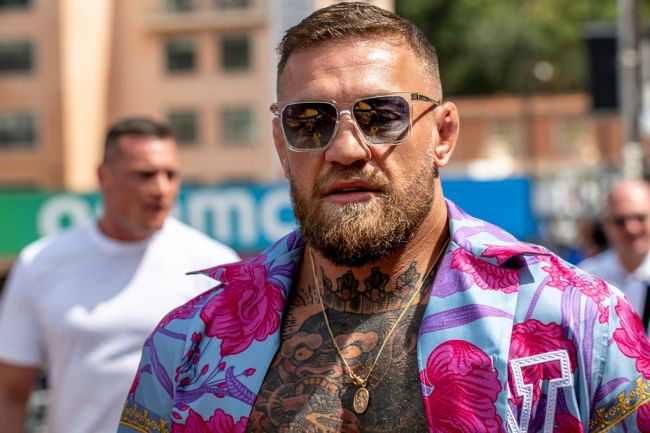 Ο Conor McGregor επικρίθηκε στο διαδίκτυο για τον «ξυλοδαρμό» εφήβων μαχητών κατά τη διάρκεια της φιλονικίας